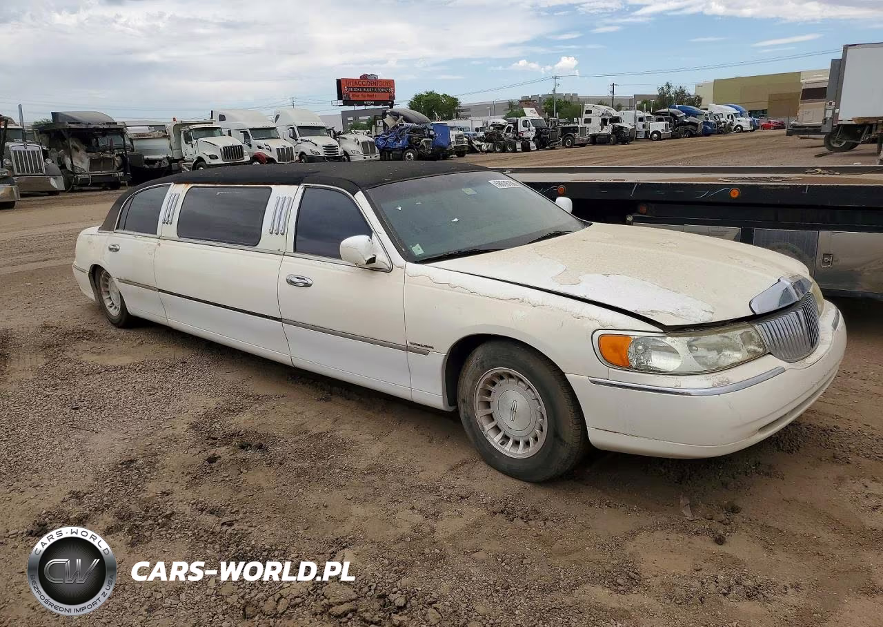 2001 Lincoln Town Car Executive VIN:1L1FM81W01Y704313 - 4