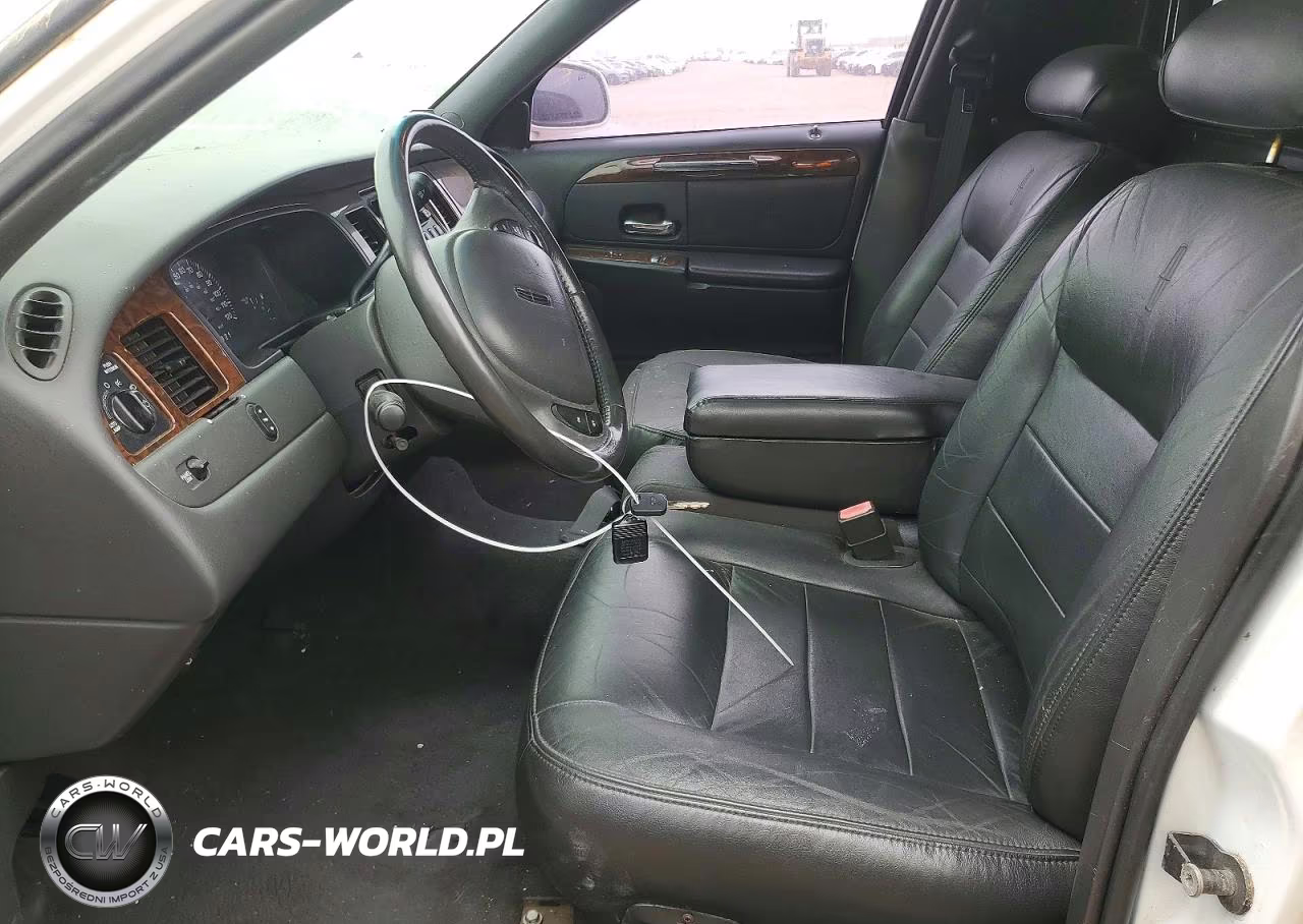 2001 Lincoln Town Car Executive VIN:1L1FM81W01Y704313 - 7