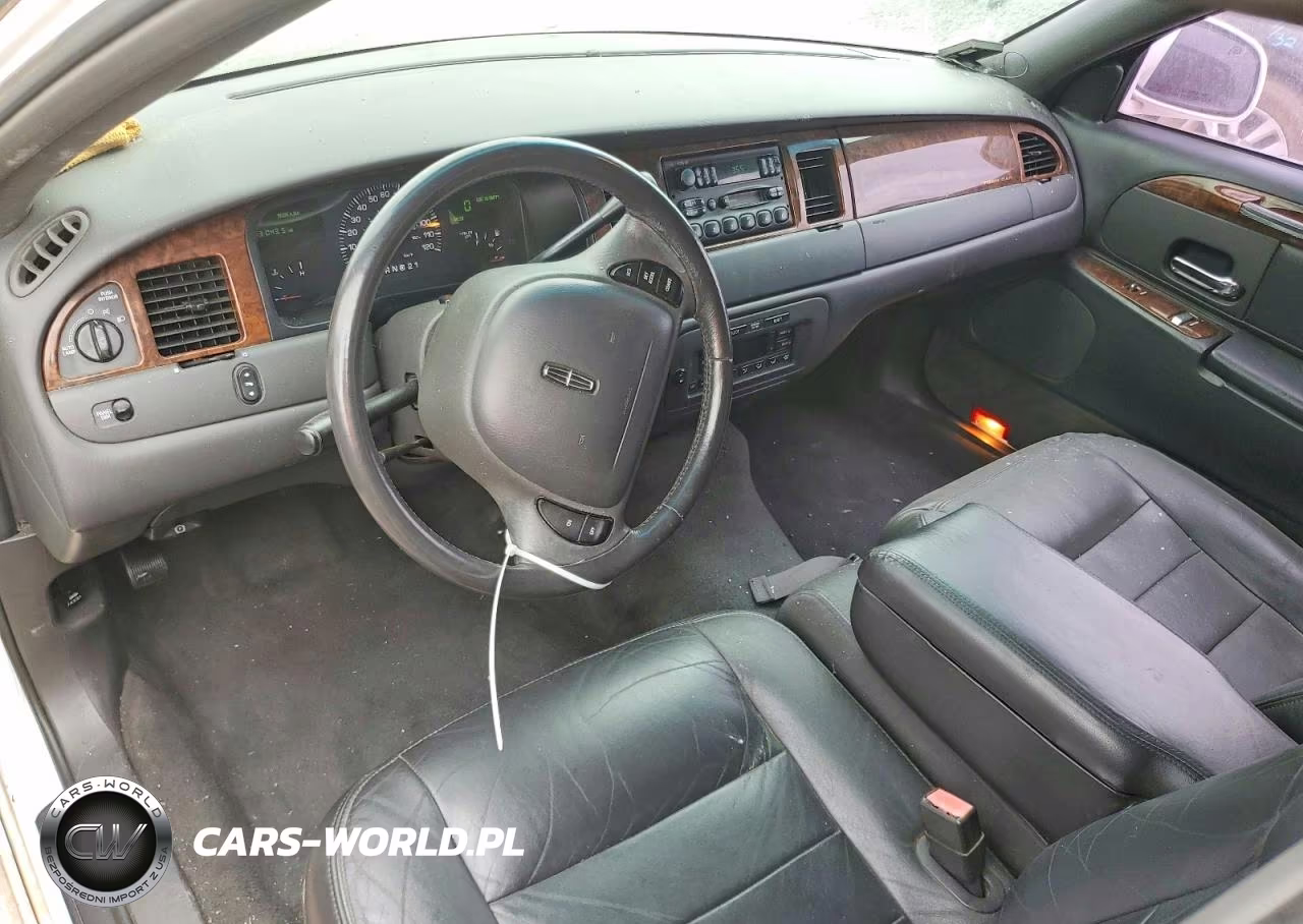 2001 Lincoln Town Car Executive VIN:1L1FM81W01Y704313 - 8