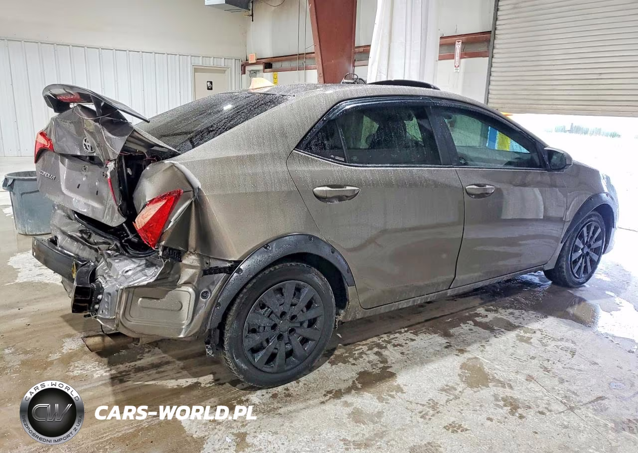 2018 Toyota Corolla Le VIN:5YFBURHE4JP841828 - 3