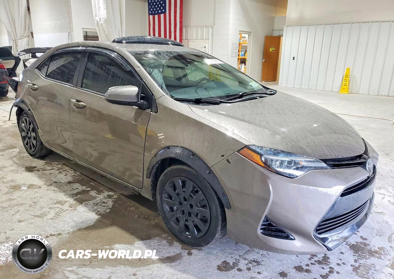 2018 Toyota Corolla Le VIN:5YFBURHE4JP841828 - 4