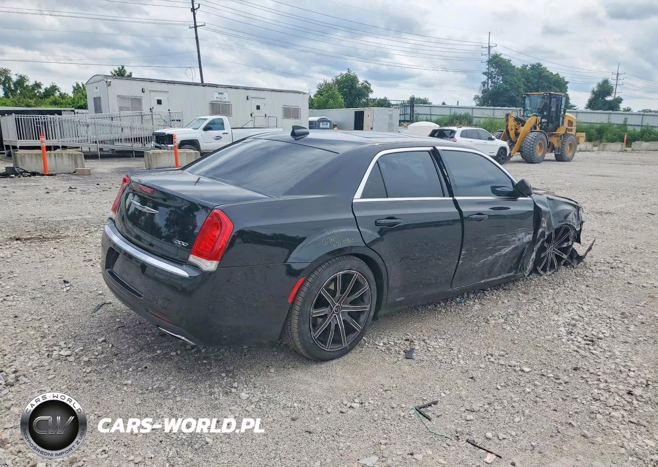 2017 Chrysler 300 Limited VIN:2C3CCAAG8HH662149 - 3