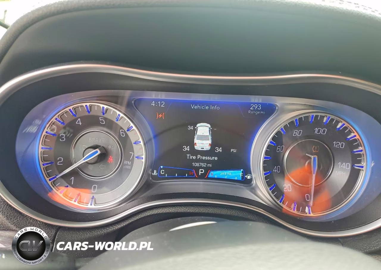 2017 Chrysler 300 Limited VIN:2C3CCAAG8HH662149 - 9
