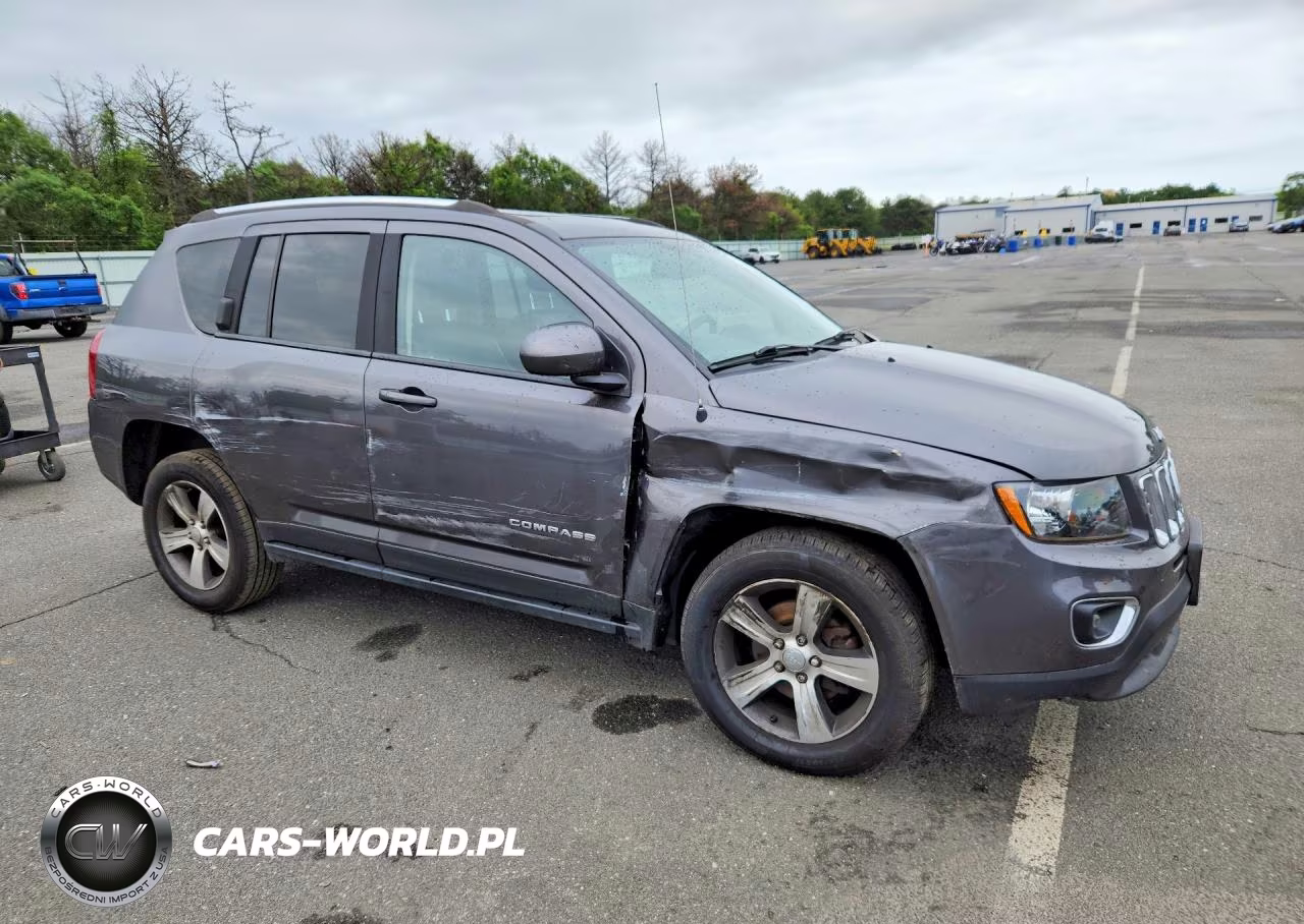 2016 Jeep Compass Latitude VIN:1C4NJDEB3GD768109 - 4