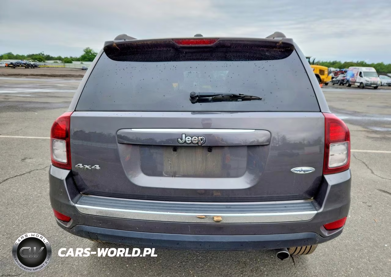 2016 Jeep Compass Latitude VIN:1C4NJDEB3GD768109 - 6