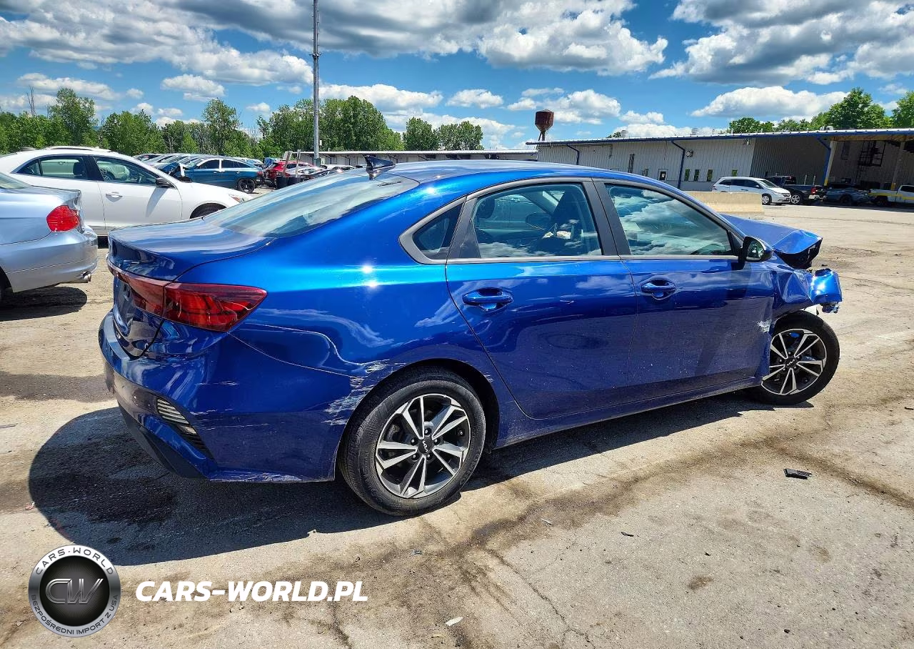 2023 Kia Forte Lxs VIN:3KPF24AD5PE690908 - 3