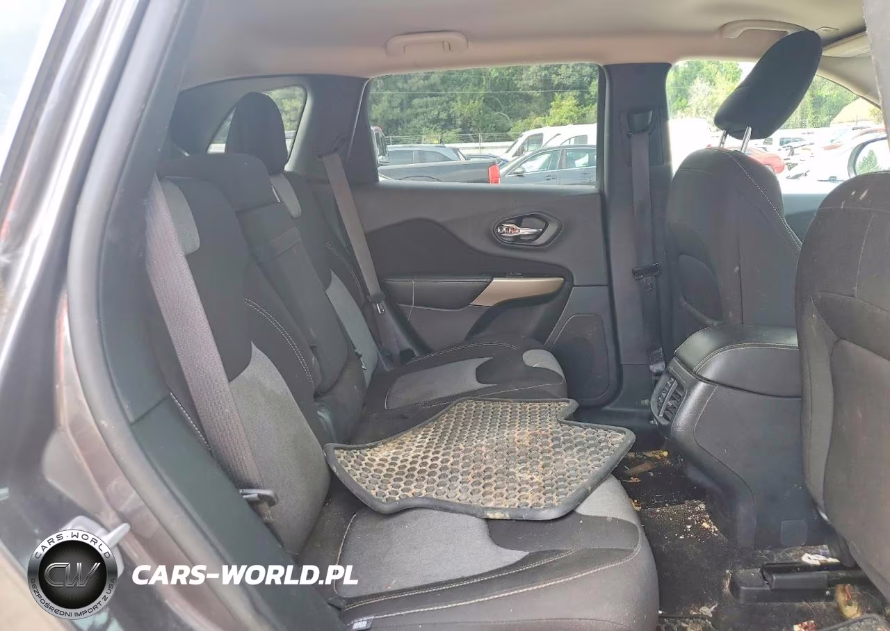 2018 Jeep Cherokee Latitude VIN:1C4PJMCB8JD603403 - 11