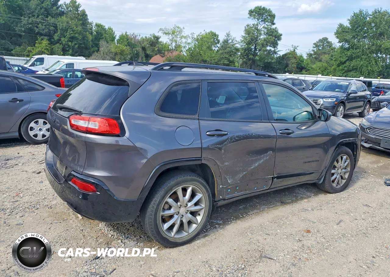 2018 Jeep Cherokee Latitude VIN:1C4PJMCB8JD603403 - 3