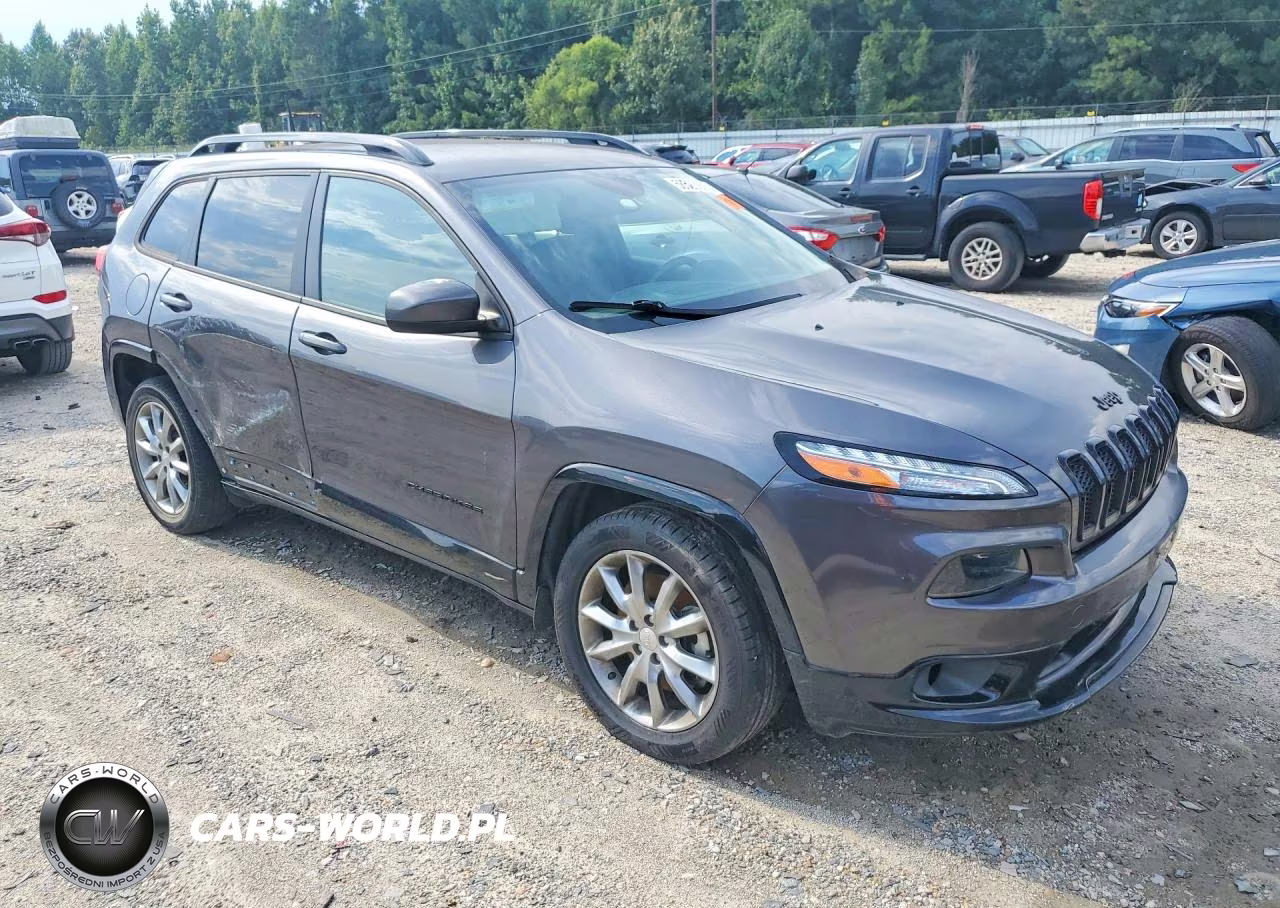 2018 Jeep Cherokee Latitude VIN:1C4PJMCB8JD603403 - 4