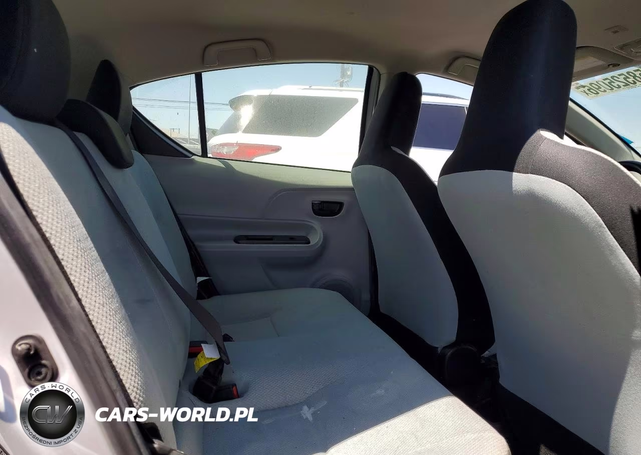 2014 Toyota Prius C One VIN:JTDKDTB31E1565770 - 10