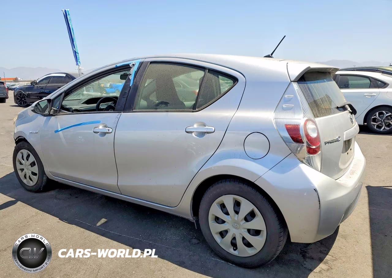 2014 Toyota Prius C One VIN:JTDKDTB31E1565770 - 2