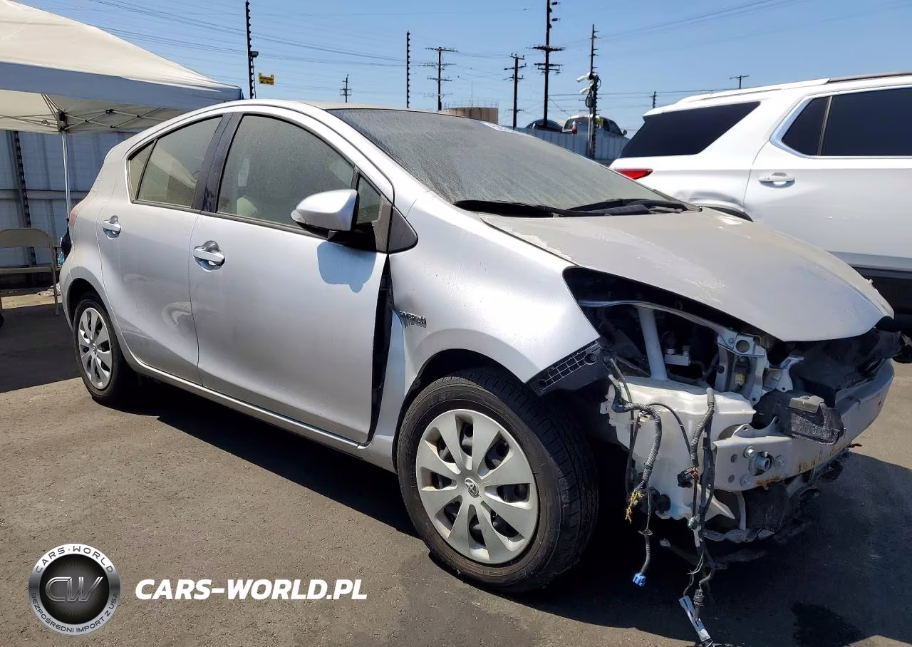 2014 Toyota Prius C One VIN:JTDKDTB31E1565770 - 4