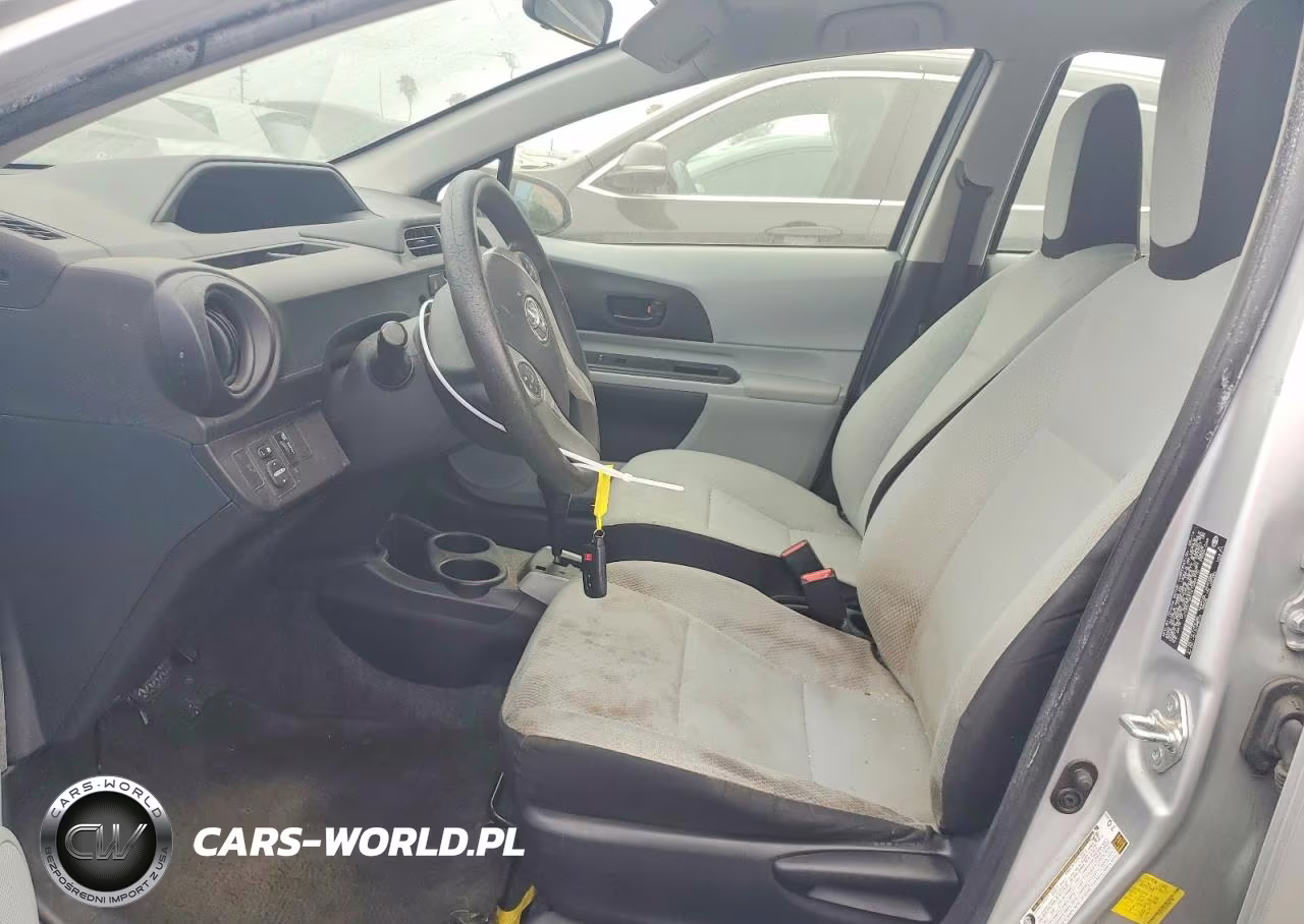 2014 Toyota Prius C One VIN:JTDKDTB31E1565770 - 7