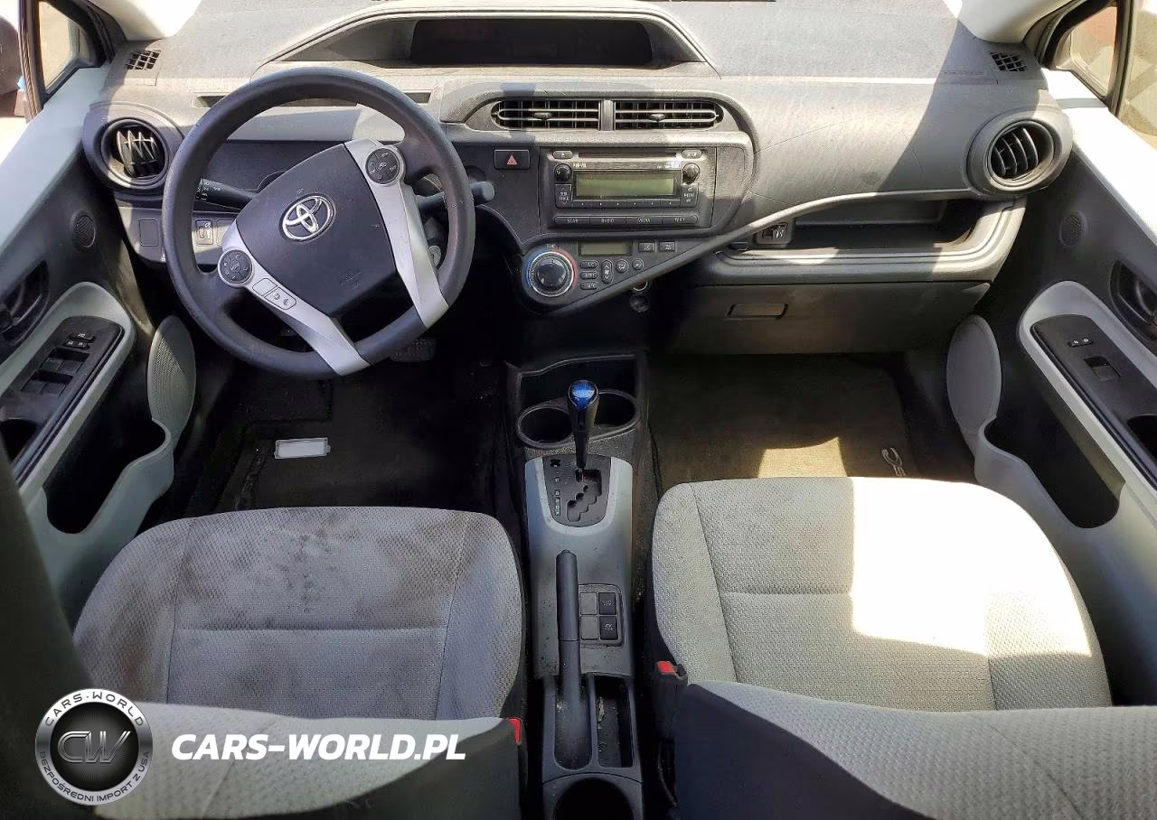 2014 Toyota Prius C One VIN:JTDKDTB31E1565770 - 8