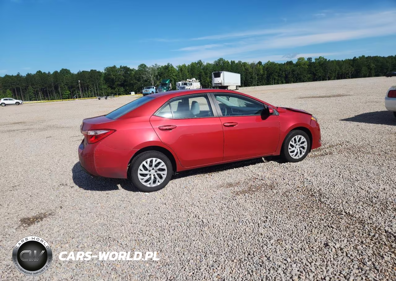 2018 Toyota Corolla Le VIN:5YFBURHE3JP764899 - 3