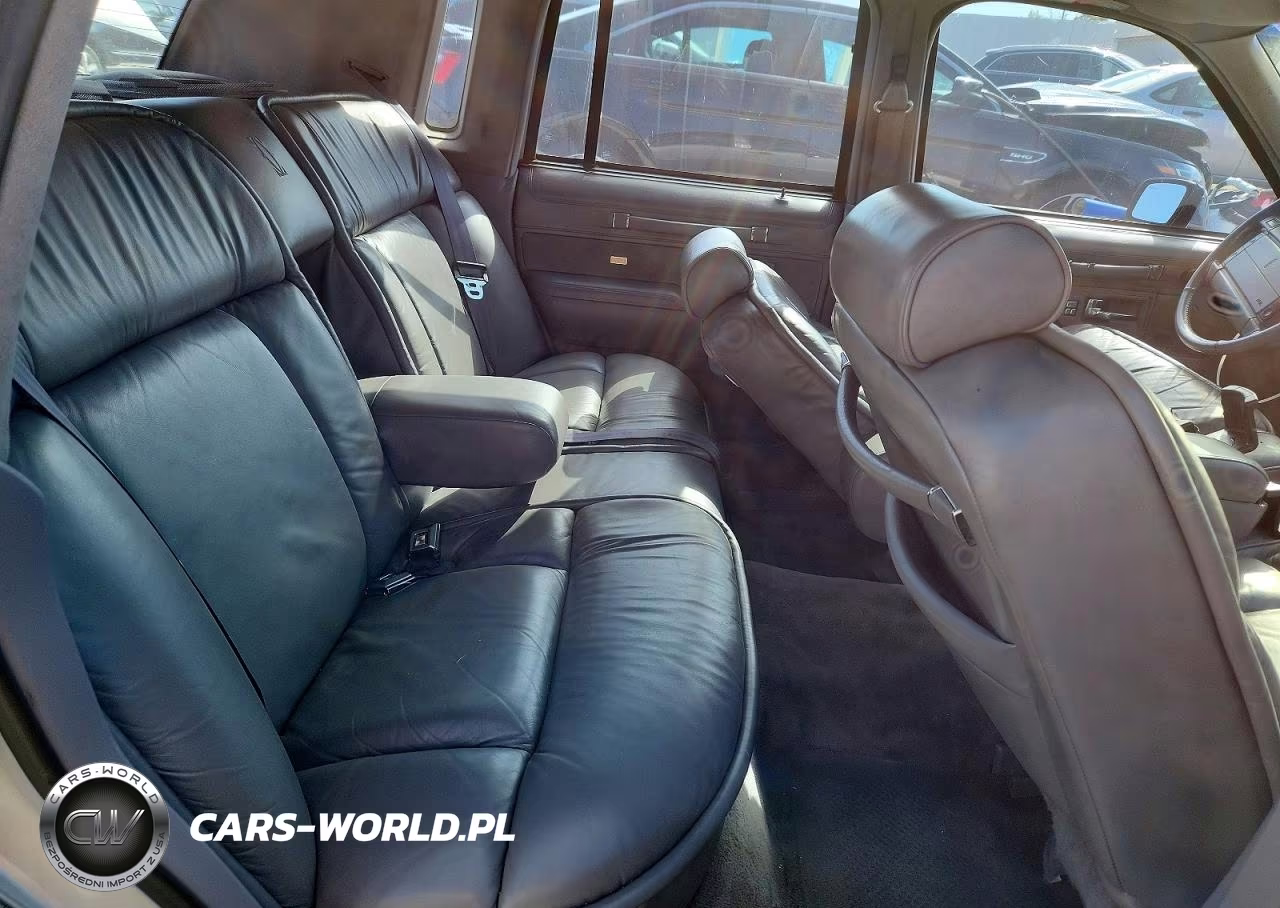 1993 Lincoln Town Car Cartier VIN:1LNLM83W2PY682452 - 10
