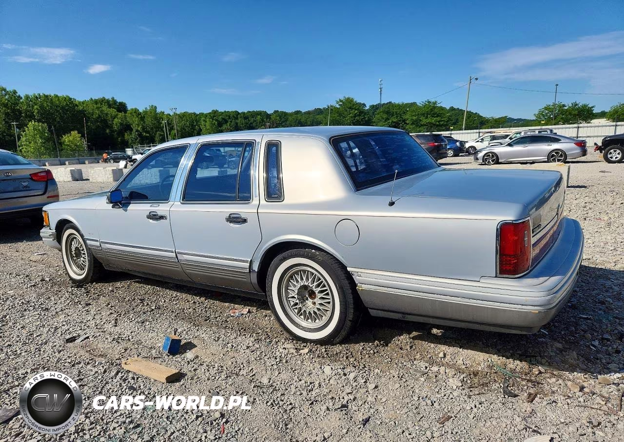 1993 Lincoln Town Car Cartier VIN:1LNLM83W2PY682452 - 2