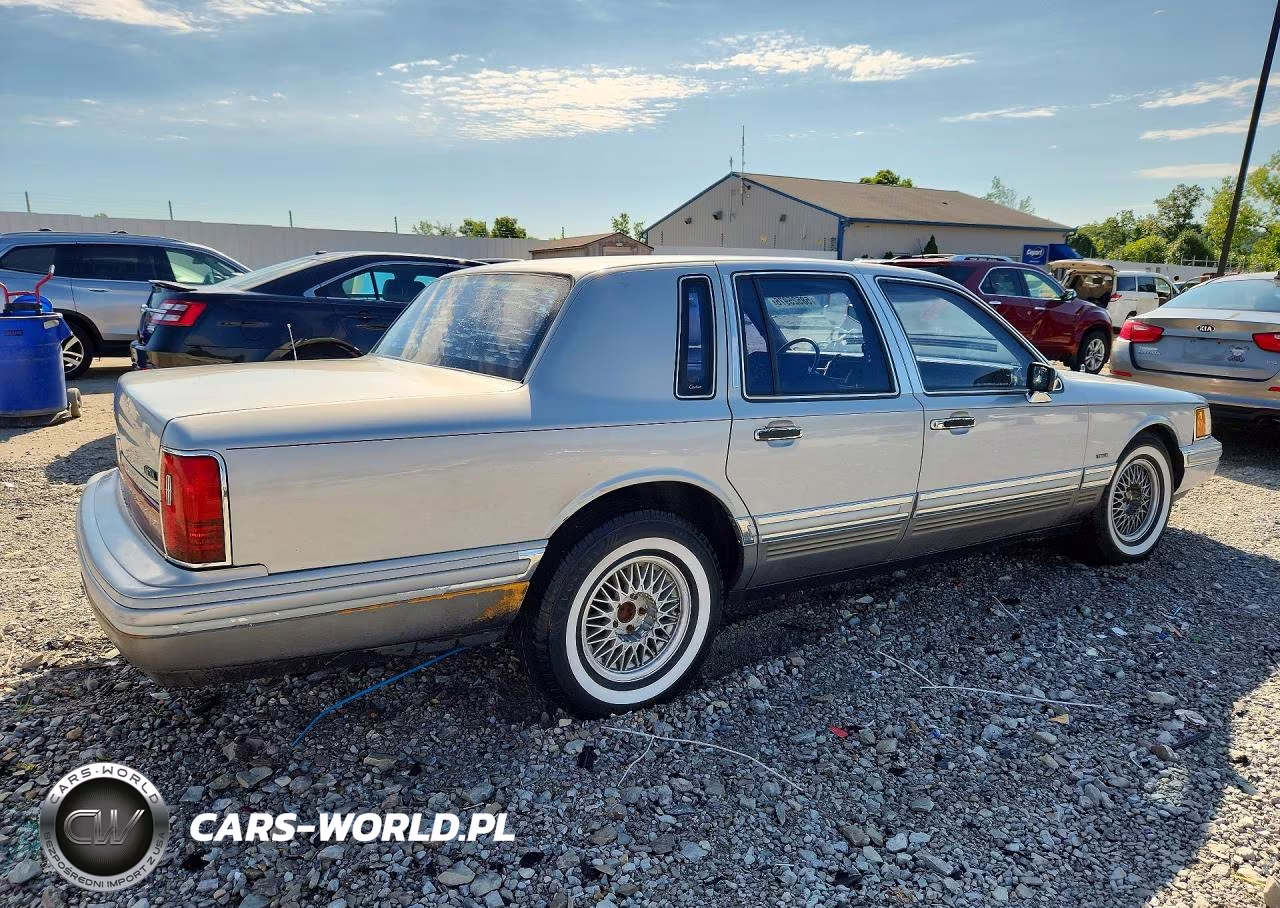 1993 Lincoln Town Car Cartier VIN:1LNLM83W2PY682452 - 3