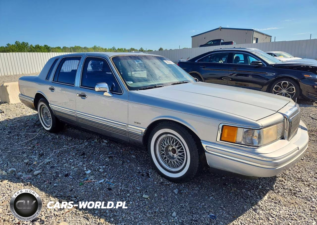 1993 Lincoln Town Car Cartier VIN:1LNLM83W2PY682452 - 4