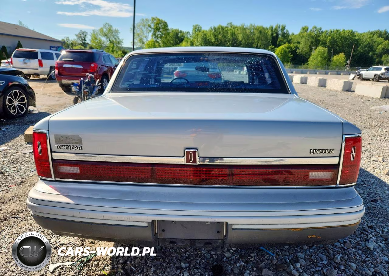 1993 Lincoln Town Car Cartier VIN:1LNLM83W2PY682452 - 6