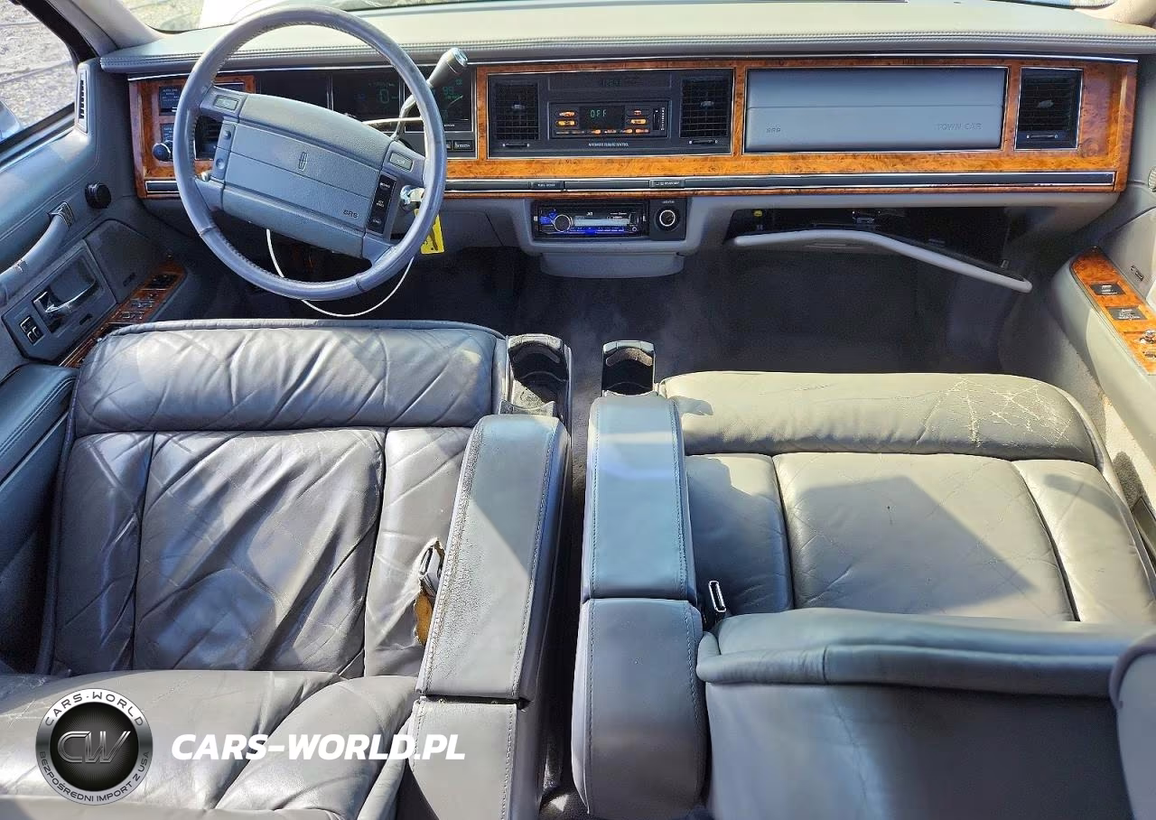 1993 Lincoln Town Car Cartier VIN:1LNLM83W2PY682452 - 8