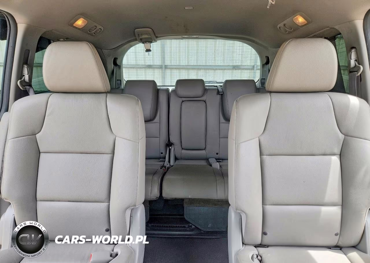 2015 Honda Odyssey Touring VIN:5FNRL5H91FB085410 - 10