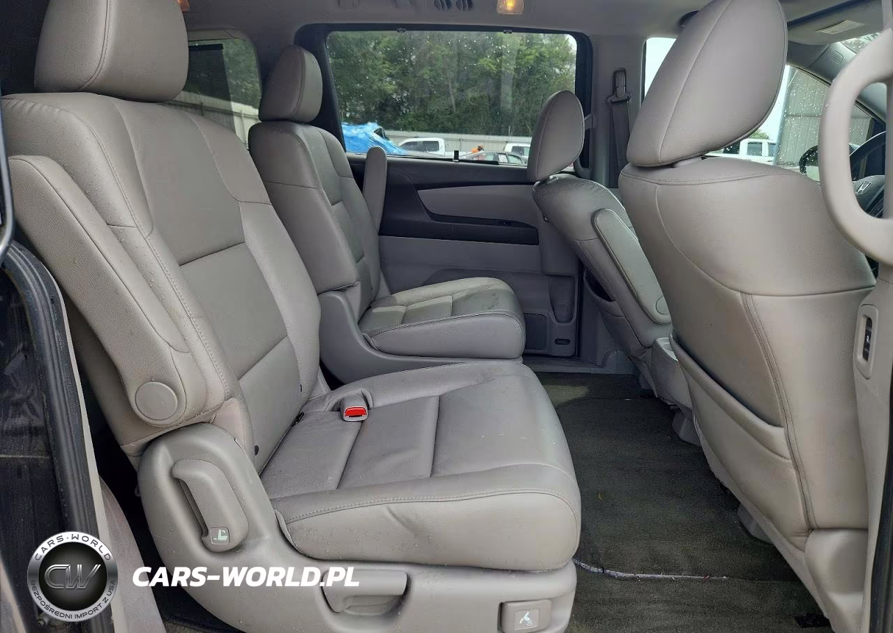 2015 Honda Odyssey Touring VIN:5FNRL5H91FB085410 - 11