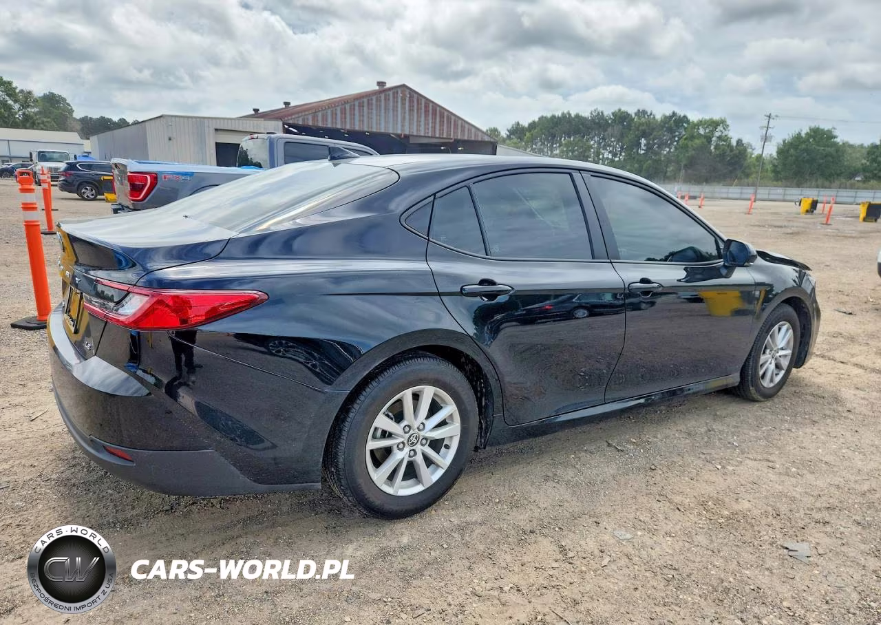 2026 Toyota Camry Le VIN:4T1DAACKXTU706578 - 3