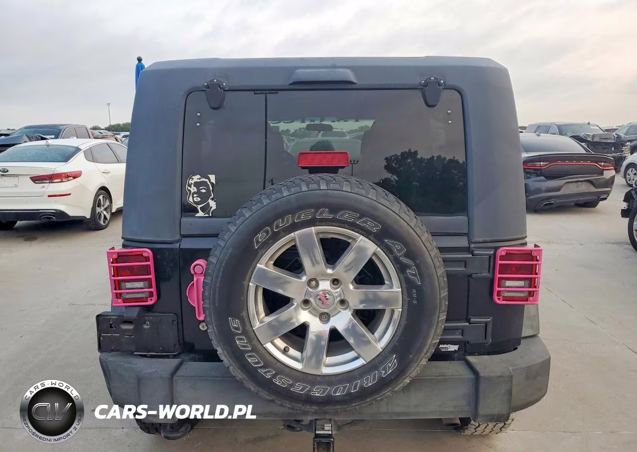 2014 Jeep Wrangler Unlimited Sport VIN:1C4BJWDG8EL292745 - 6