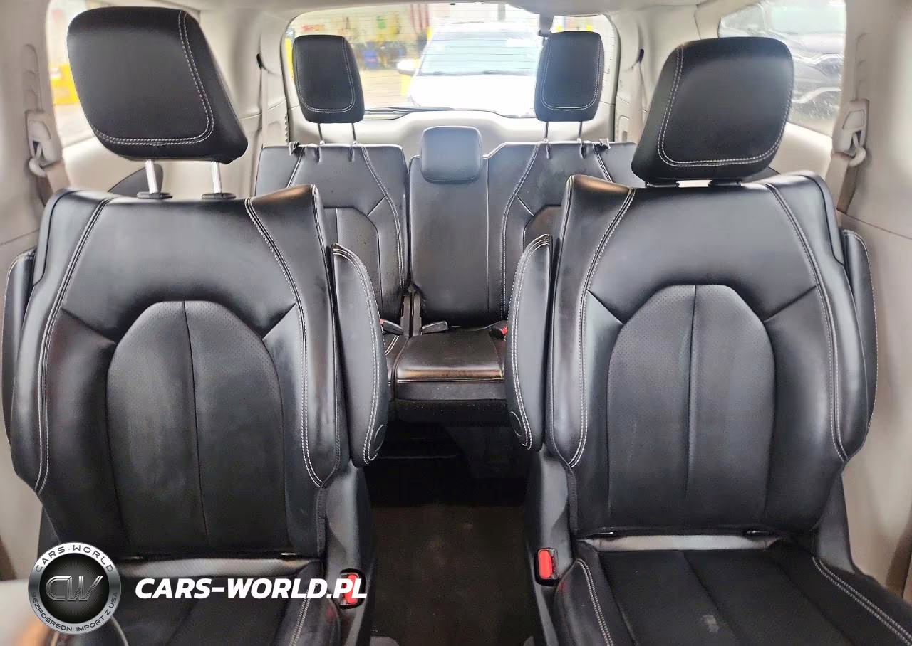 2023 Chrysler Pacifica Hybrid Touring L VIN:2C4RC1L76PR523309 - 10