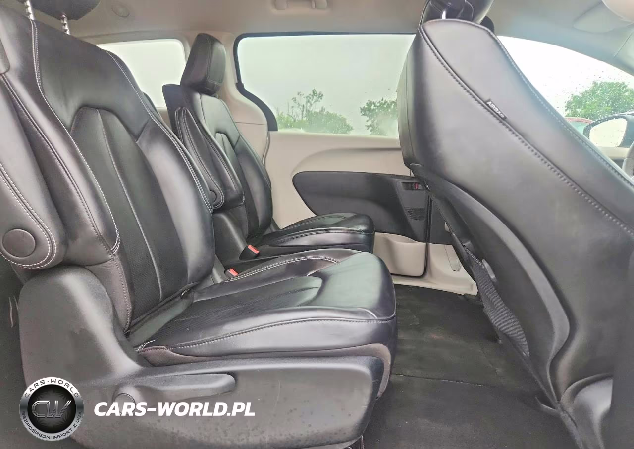 2023 Chrysler Pacifica Hybrid Touring L VIN:2C4RC1L76PR523309 - 11