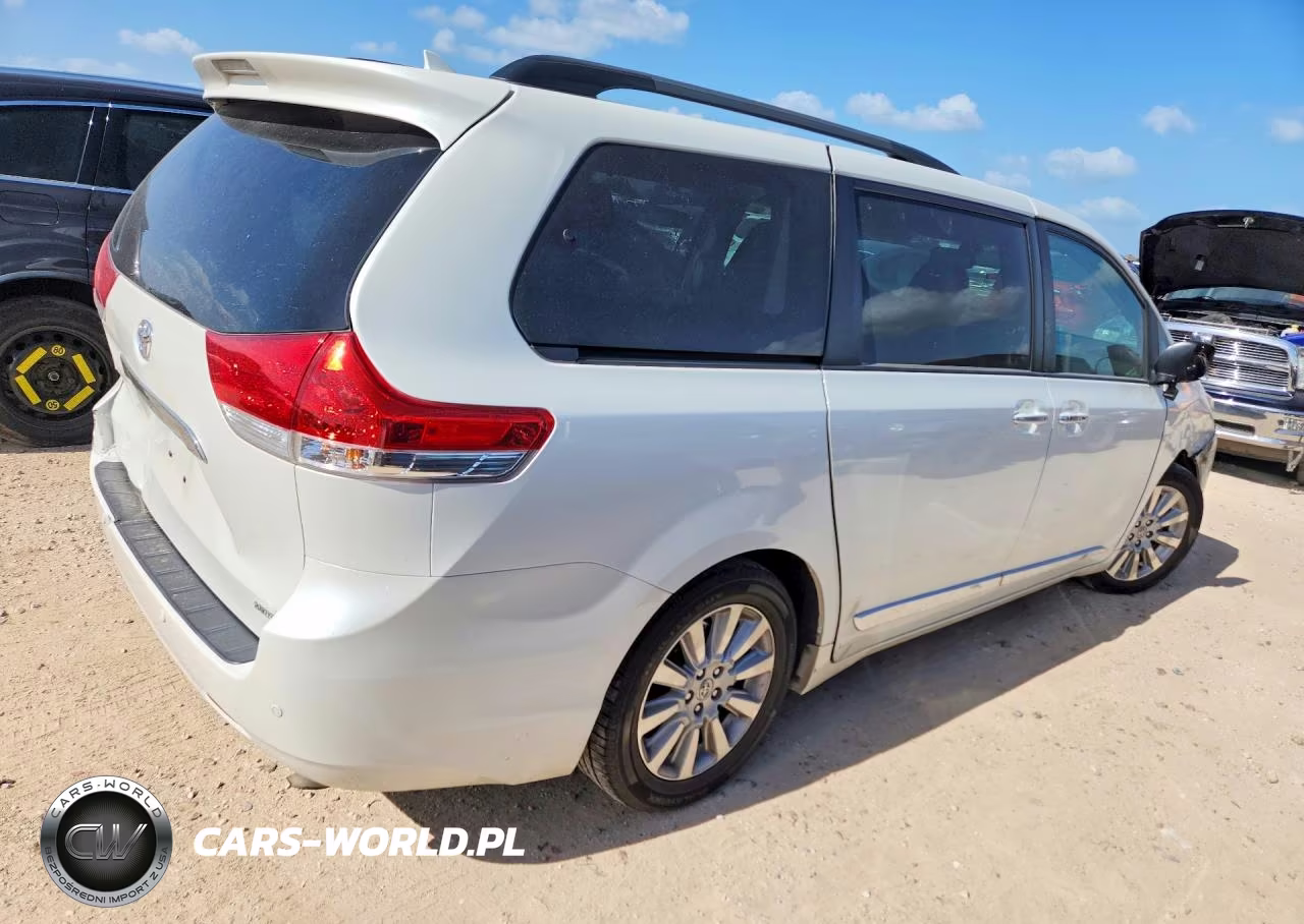 2013 Toyota Sienna Limited 7-Passenger VIN:5TDYK3DC4DS304941 - 3