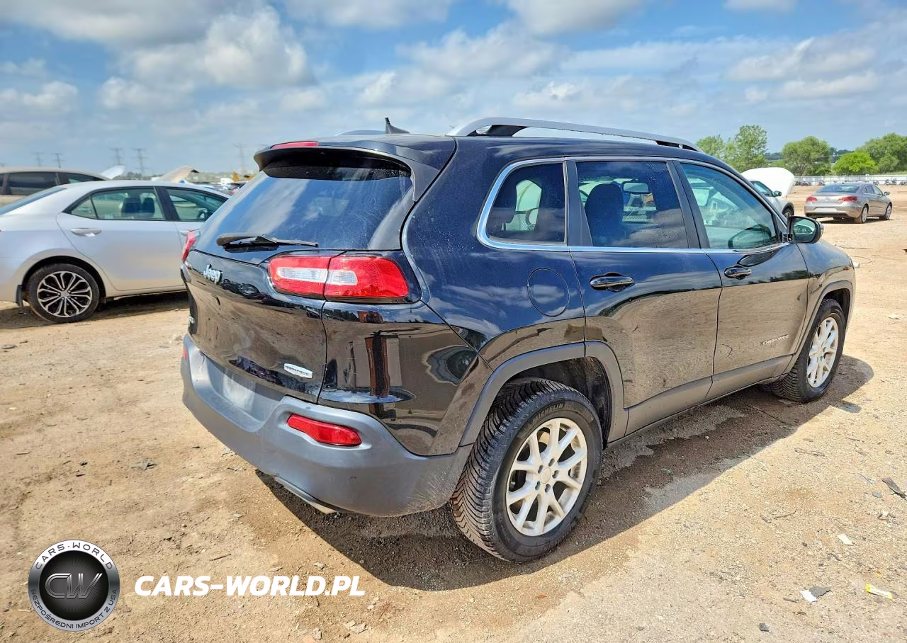 2016 Jeep Cherokee Latitude VIN:1C4PJMCS1GW111485 - 3
