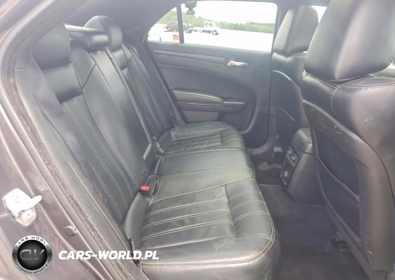 2014 Chrysler 300 S VIN:2C3CCABG8EH373556 - 10