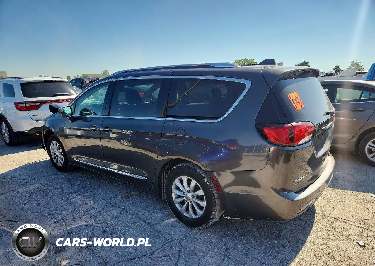 2019 Chrysler Pacifica Touring L VIN:2C4RC1BG6KR704808 - 2