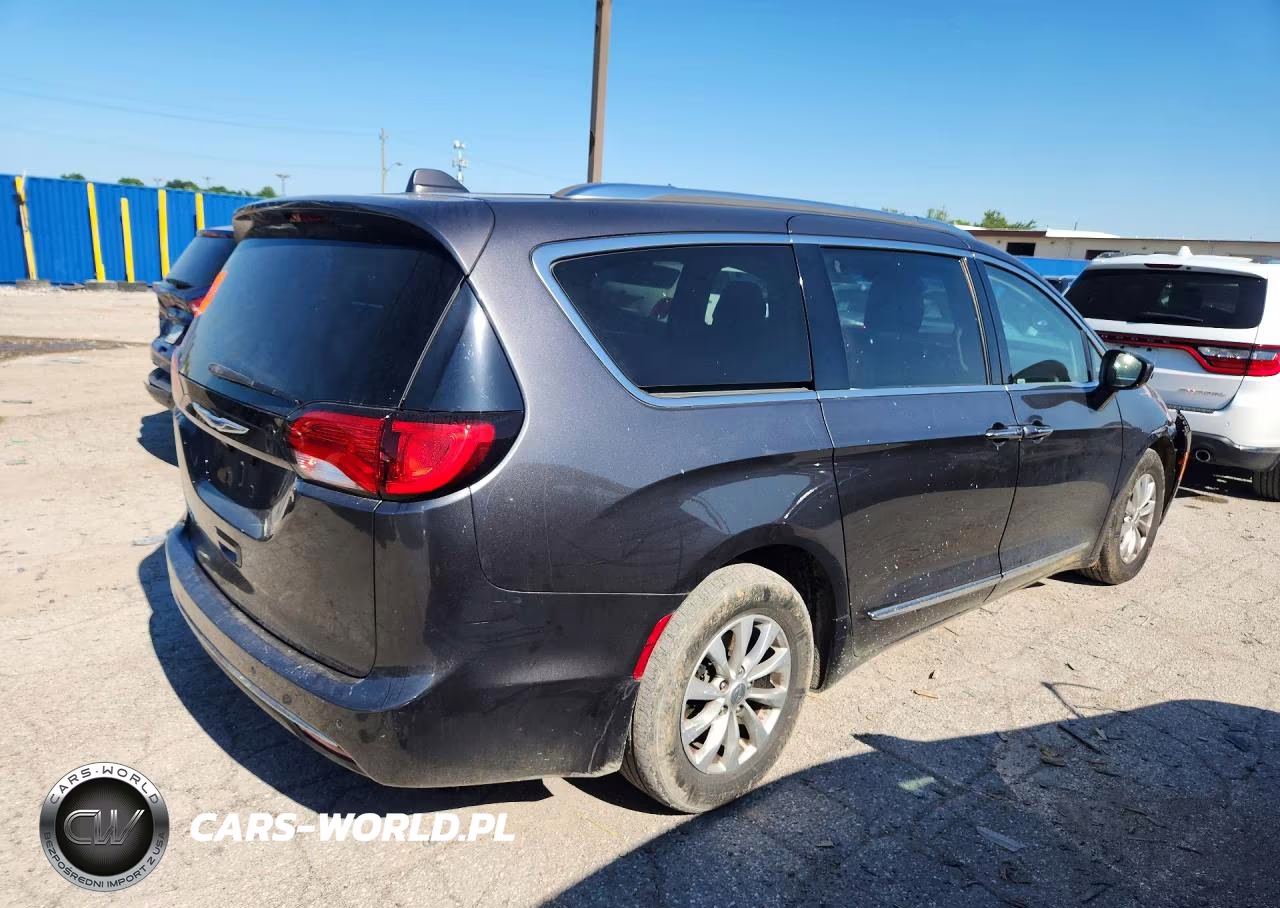 2019 Chrysler Pacifica Touring L VIN:2C4RC1BG6KR704808 - 3