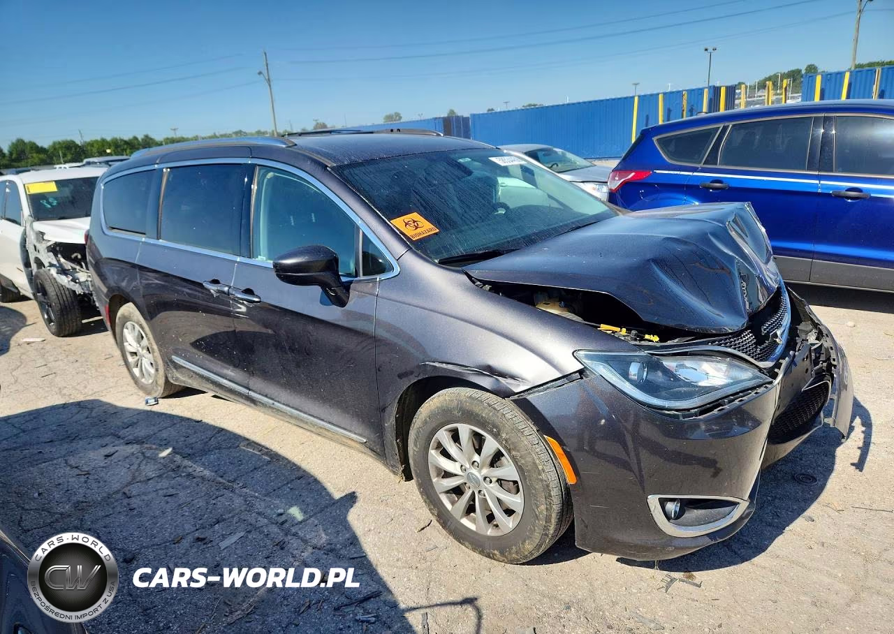 2019 Chrysler Pacifica Touring L VIN:2C4RC1BG6KR704808 - 4