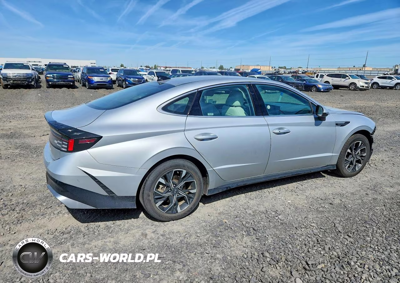 2025 Hyundai Sonata Sel VIN:KMHL64JA3SA473815 - 3