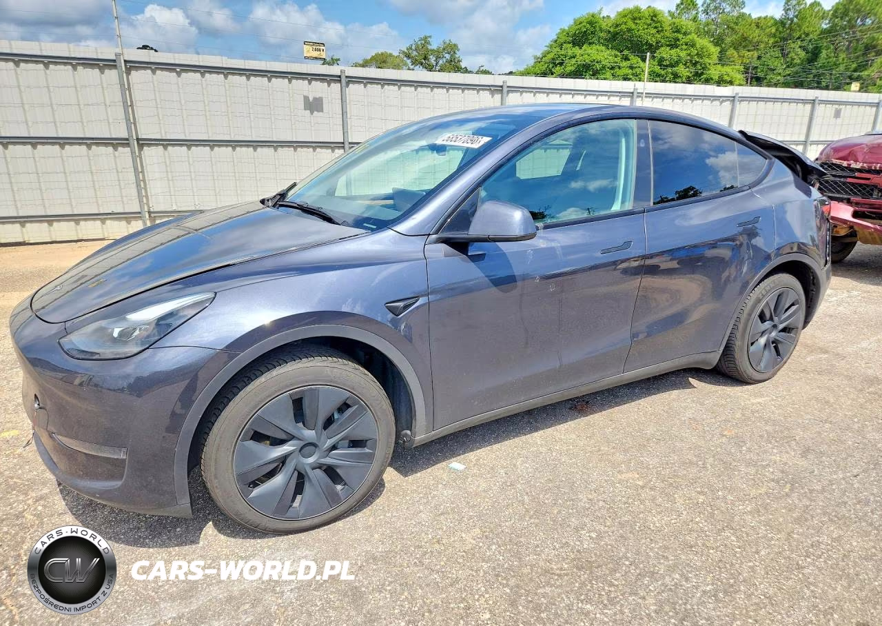 2024 Tesla Model Y – zdjęcie 1 z 12
