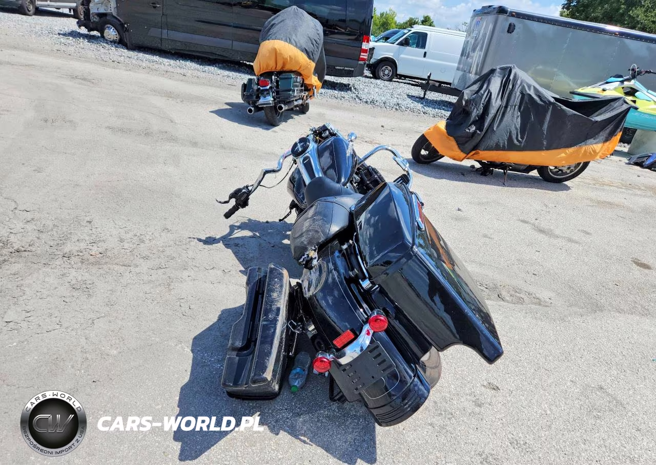 2015 Harley-Davidson Flhx Street Glide VIN:1HD1KBM18FB685406 - 4