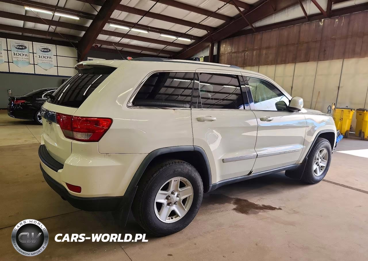2011 Jeep Grand Cherokee Laredo VIN:1J4RR4GG0BC525711 - 3