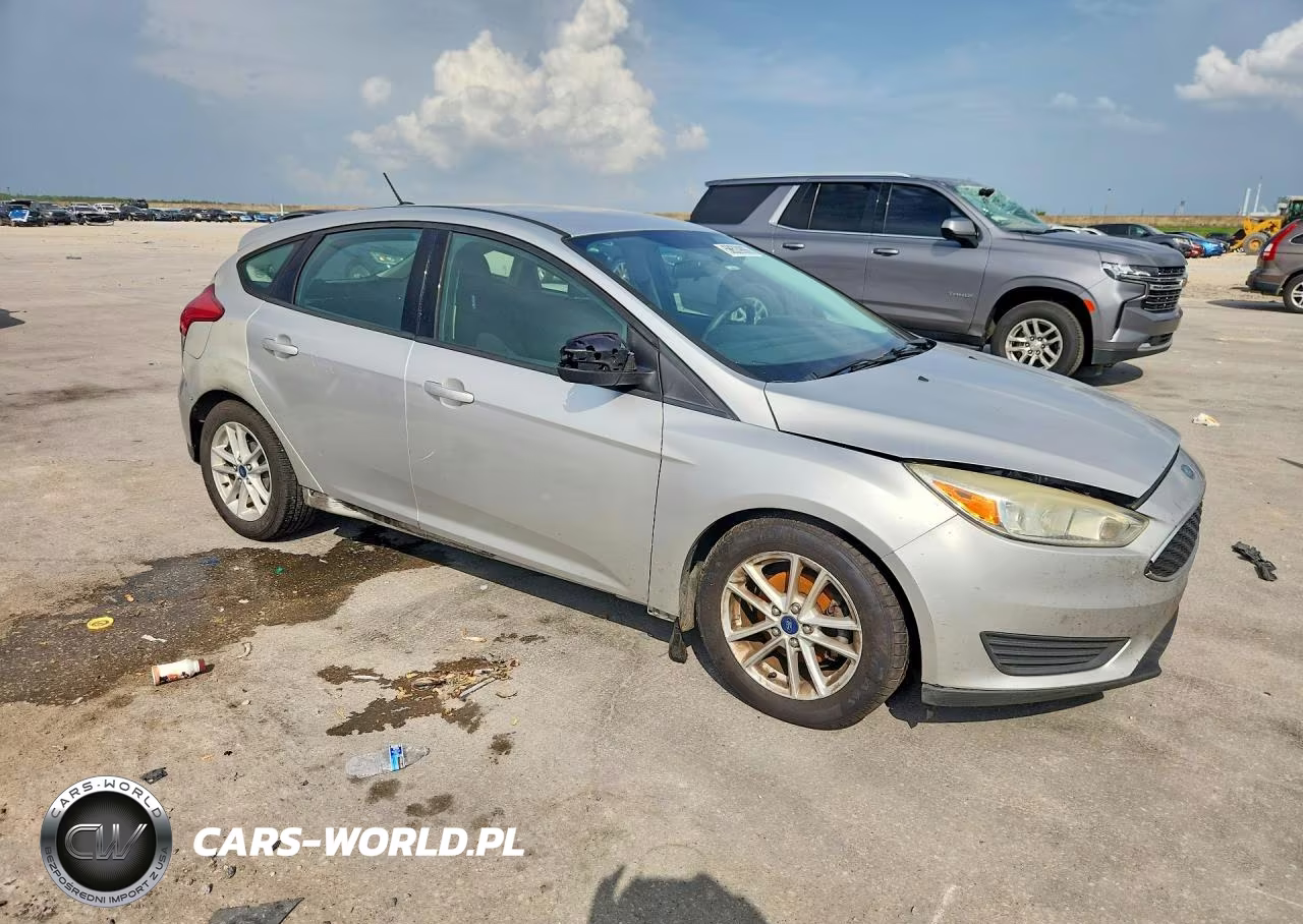 2015 Ford Focus Se VIN:1FADP3K27FL222772 - 4