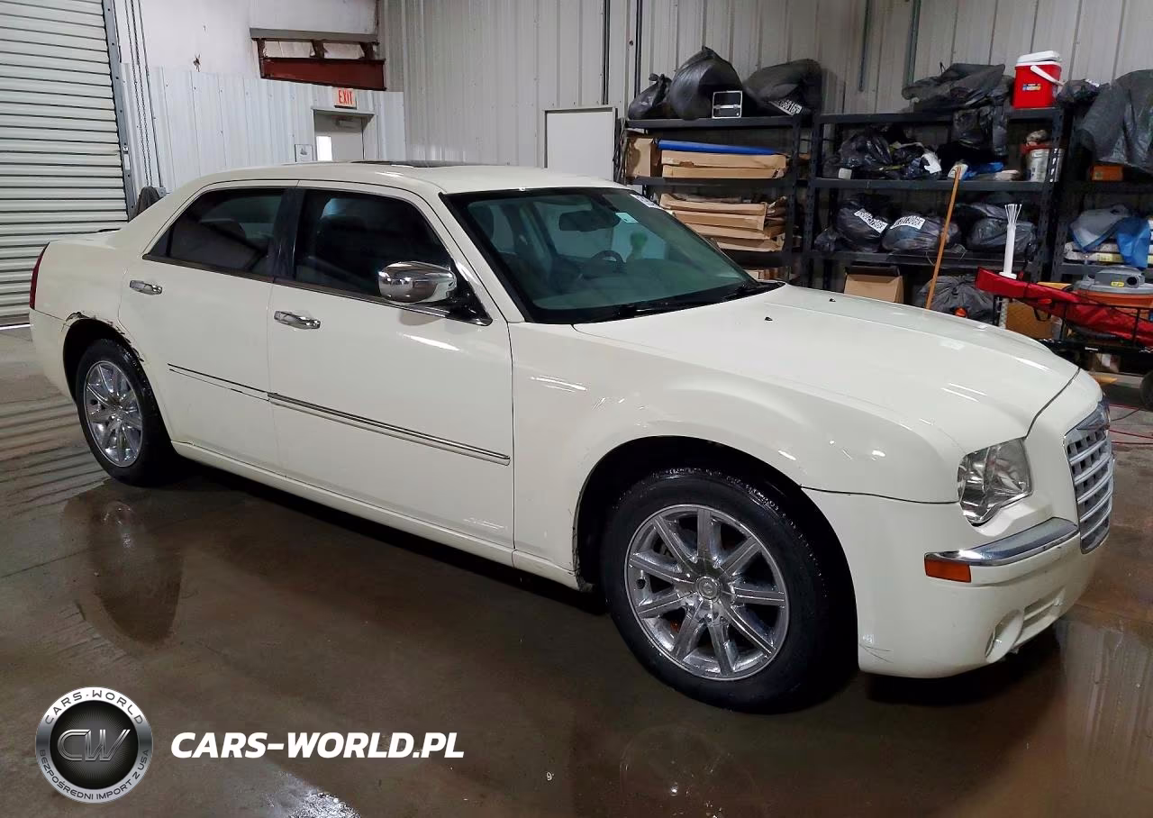 2010 Chrysler 300 Limited VIN:2C3CA3CV5AH211120 - 4
