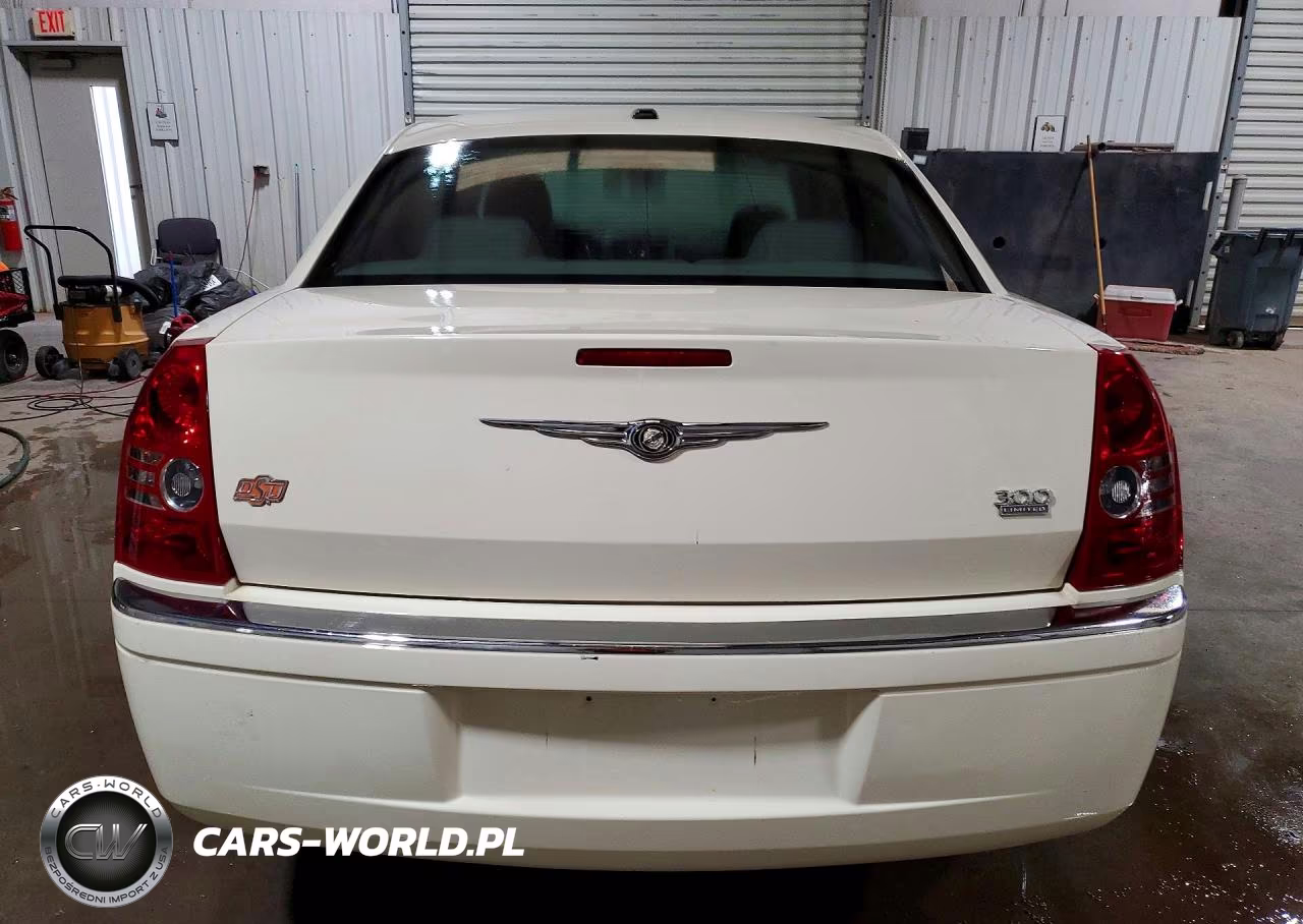 2010 Chrysler 300 Limited VIN:2C3CA3CV5AH211120 - 6