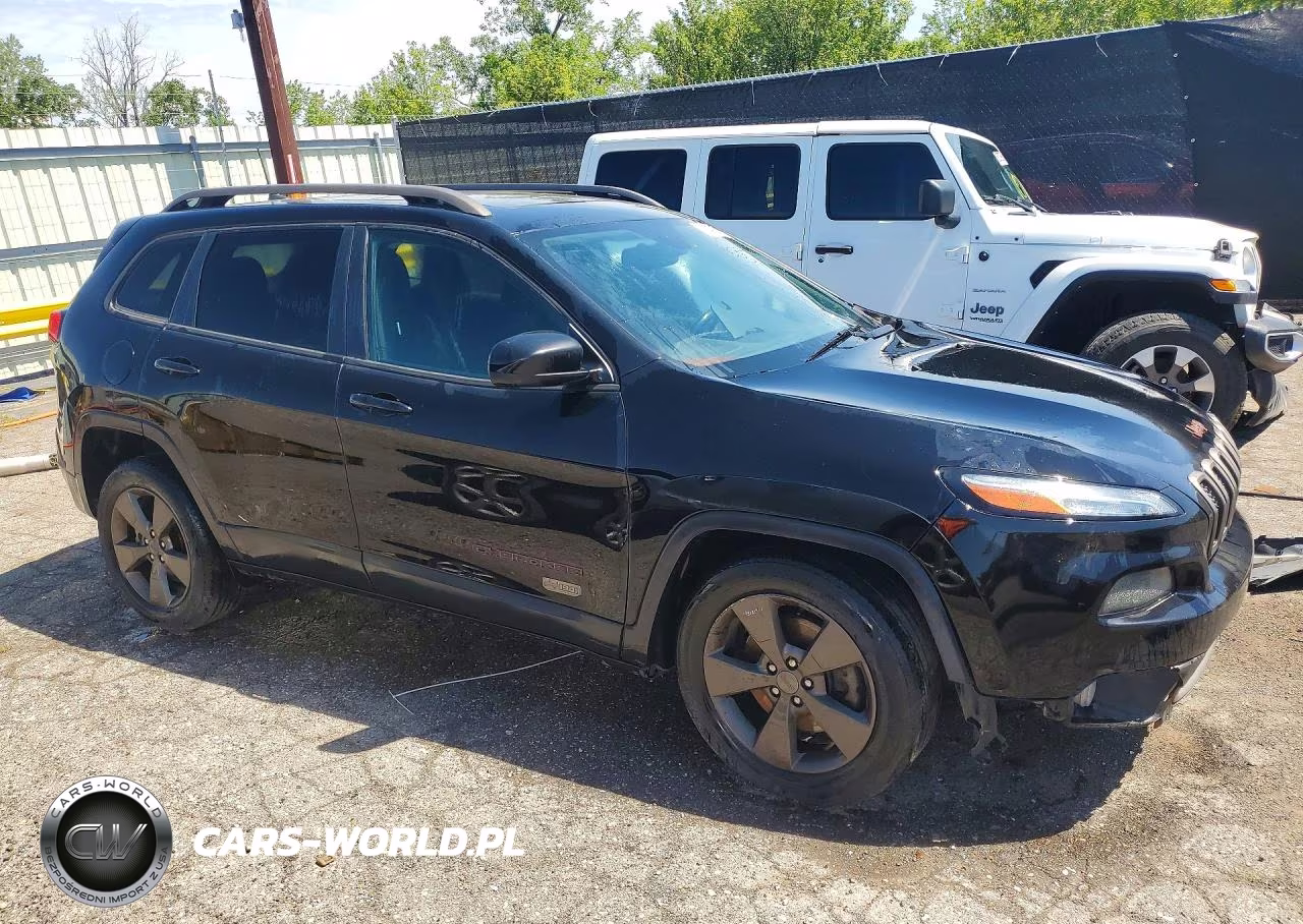 2017 Jeep Cherokee Latitude VIN:1C4PJLCB0HW549488 - 4