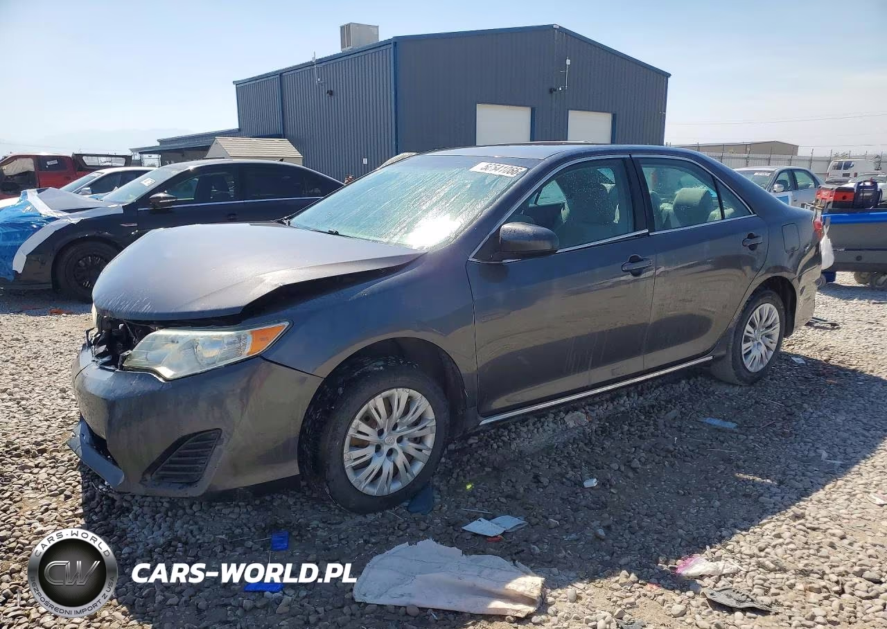 2013 Toyota Camry Le – zdjęcie 1 z 13