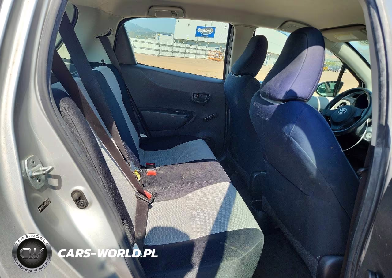 2012 Toyota Yaris 5-Door L VIN:JTDKTUD37CD511987 - 10