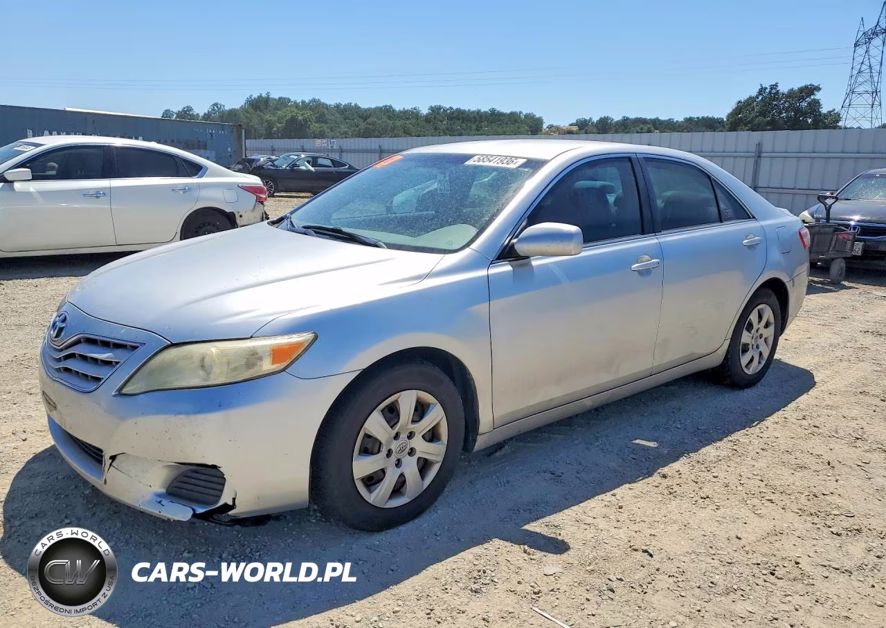 2010 Toyota Camry Le – zdjęcie 1 z 12