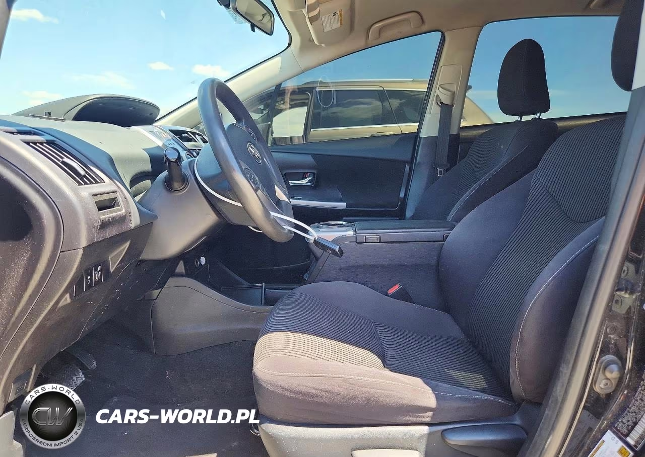 2017 Toyota Prius V Two VIN:JTDZN3EU3HJ059345 - 7
