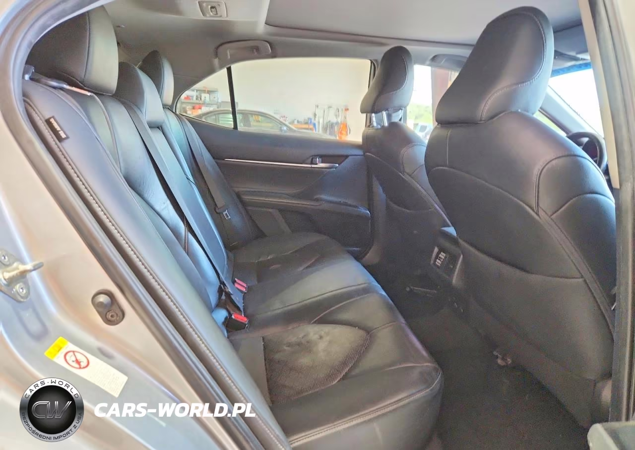 2018 Toyota Camry Xse VIN:4T1B61HK0JU124682 - 10